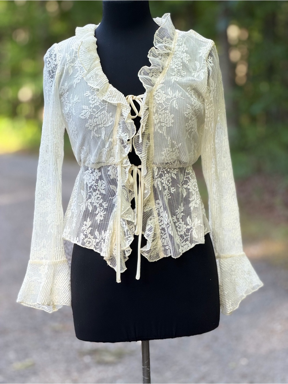 Francesca's Collections Cream Lace Ruffle Tie-Front Blouse